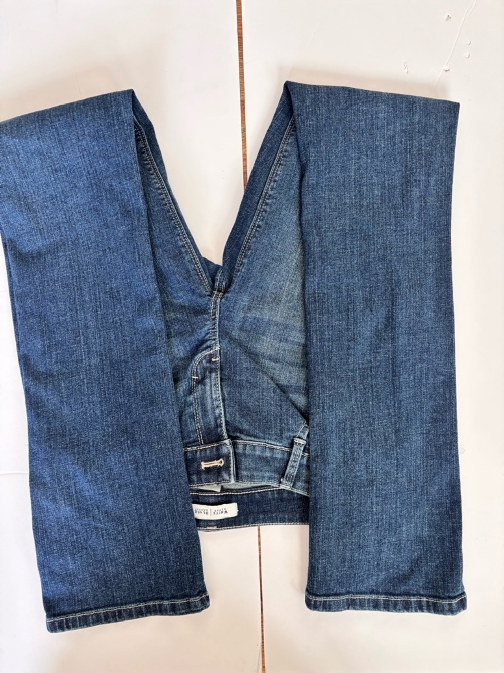White House Black Market Women's Skinny Jeans in Medium Blue Wash - Picture 6 of 9